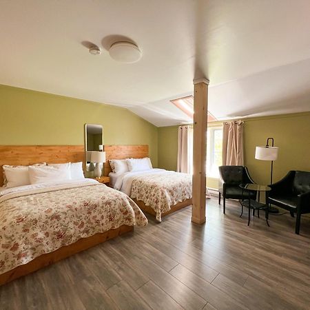 Auberge La Rosepierre Bistro Henri Grandes-Bergeronnes Ngoại thất bức ảnh